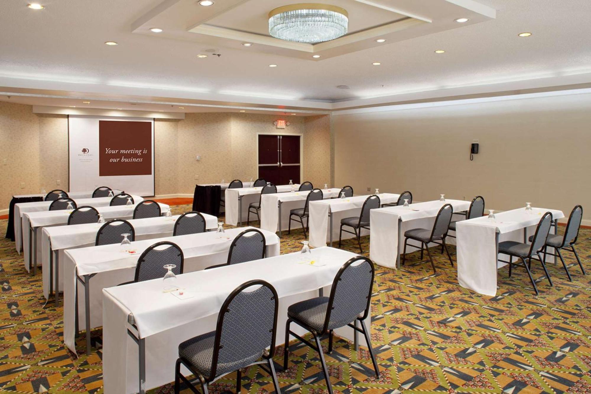 Doubletree By Hilton Файетвил Екстериор снимка