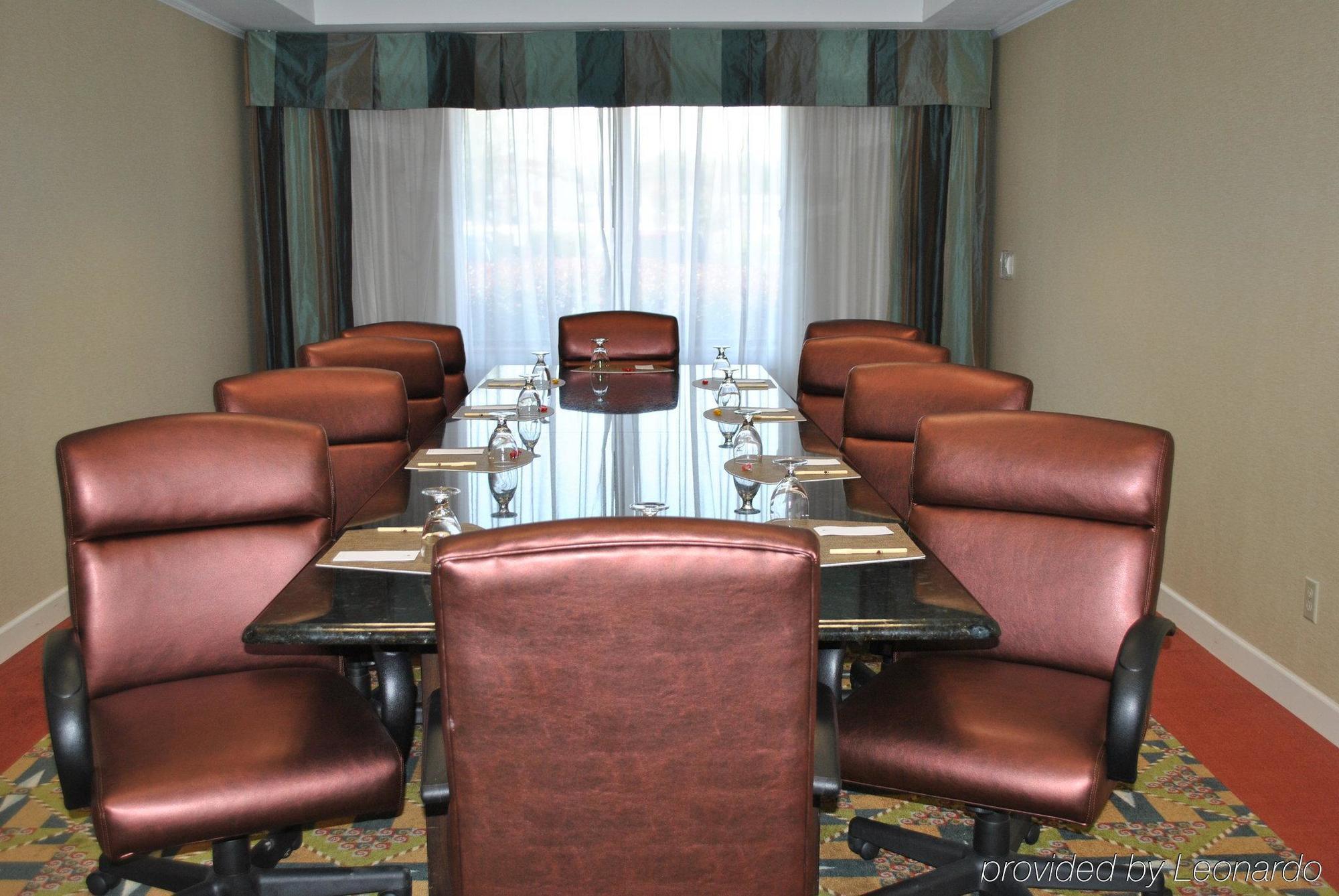 Doubletree By Hilton Файетвил Екстериор снимка